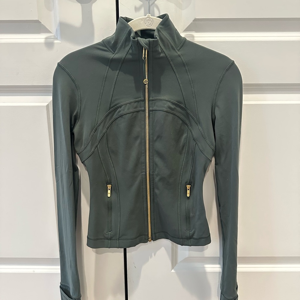 ❌ SOLD Lululemon Athletica Gray Utility Jacket with High Collar